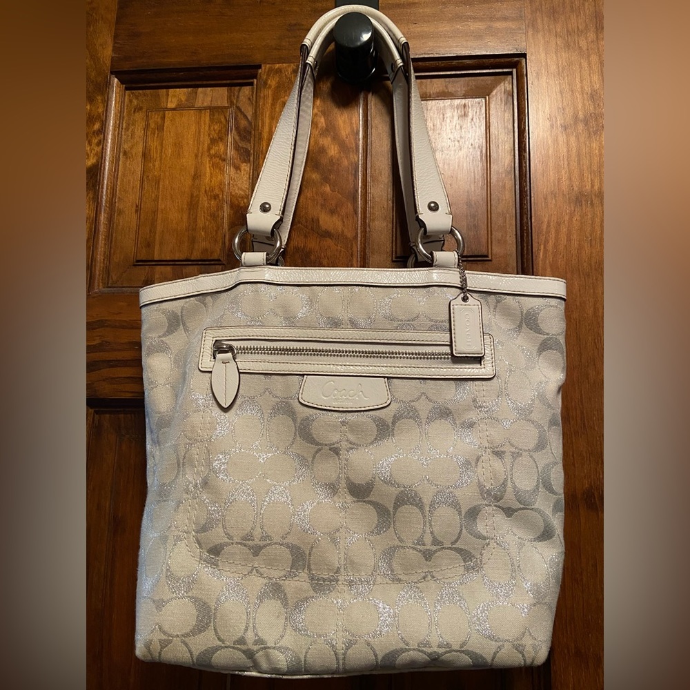 Coach bag white with silver. Nearly new. Very gently used.